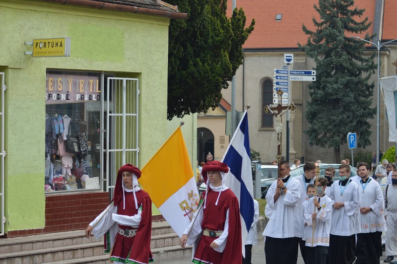 V Hlohovci oslávili Nanebovzatie Panny Márie Zámskou púťou