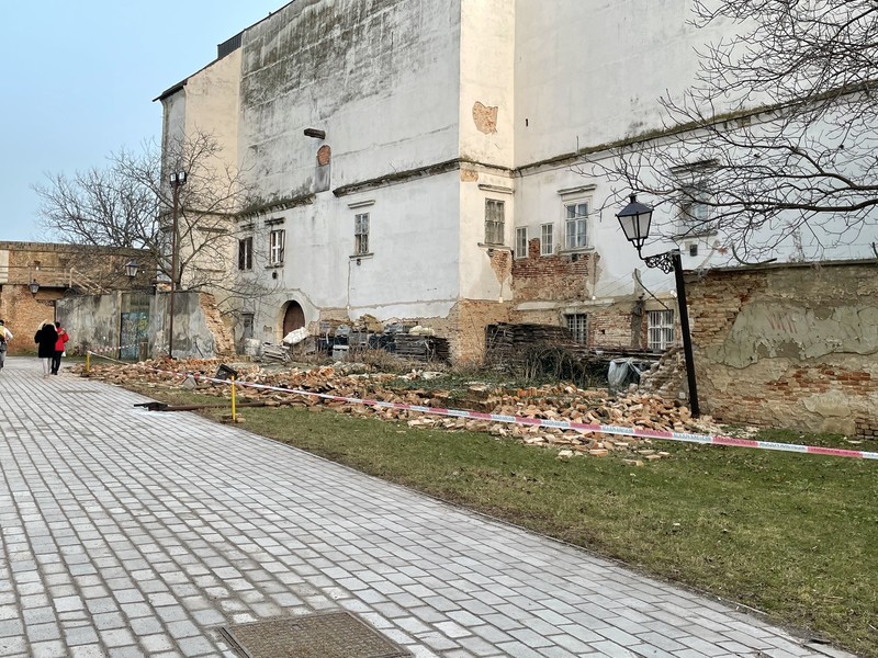 Stanovisko k zrútenému múru pri budove bývalého Arcibiskupského úradu